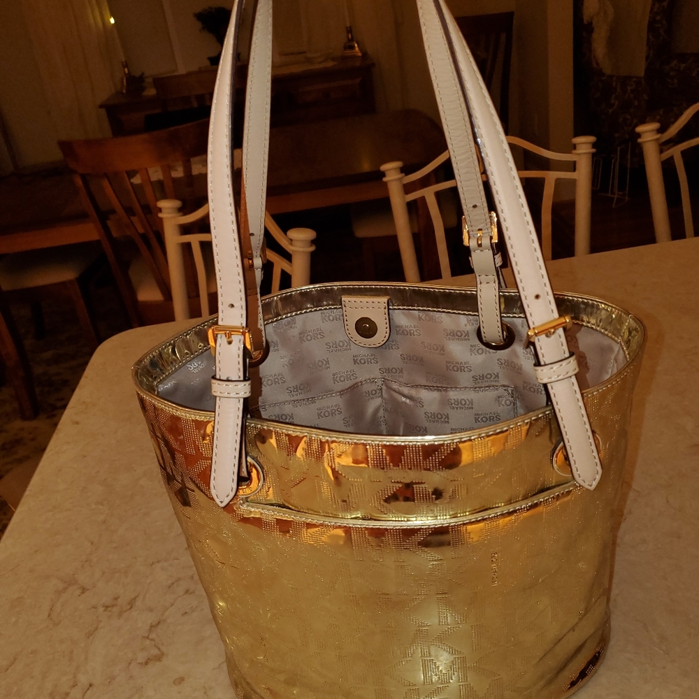 ichael Kors Jet Set Grab Bag MK Logo Mirror Metall